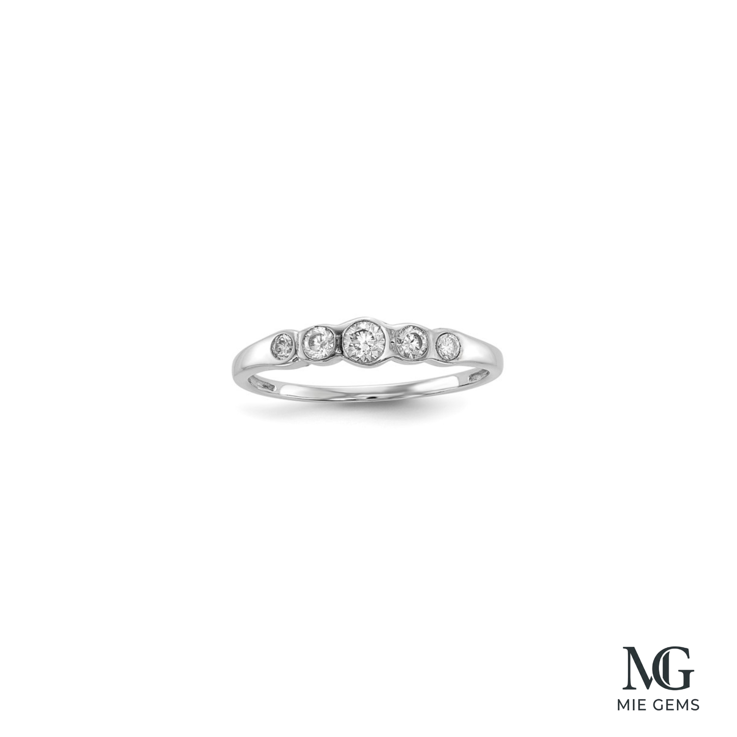 Éternelle Promise Diamond Band