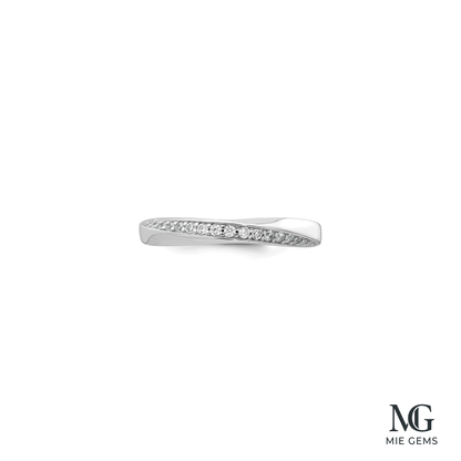 Petit Ruban Diamond Ring